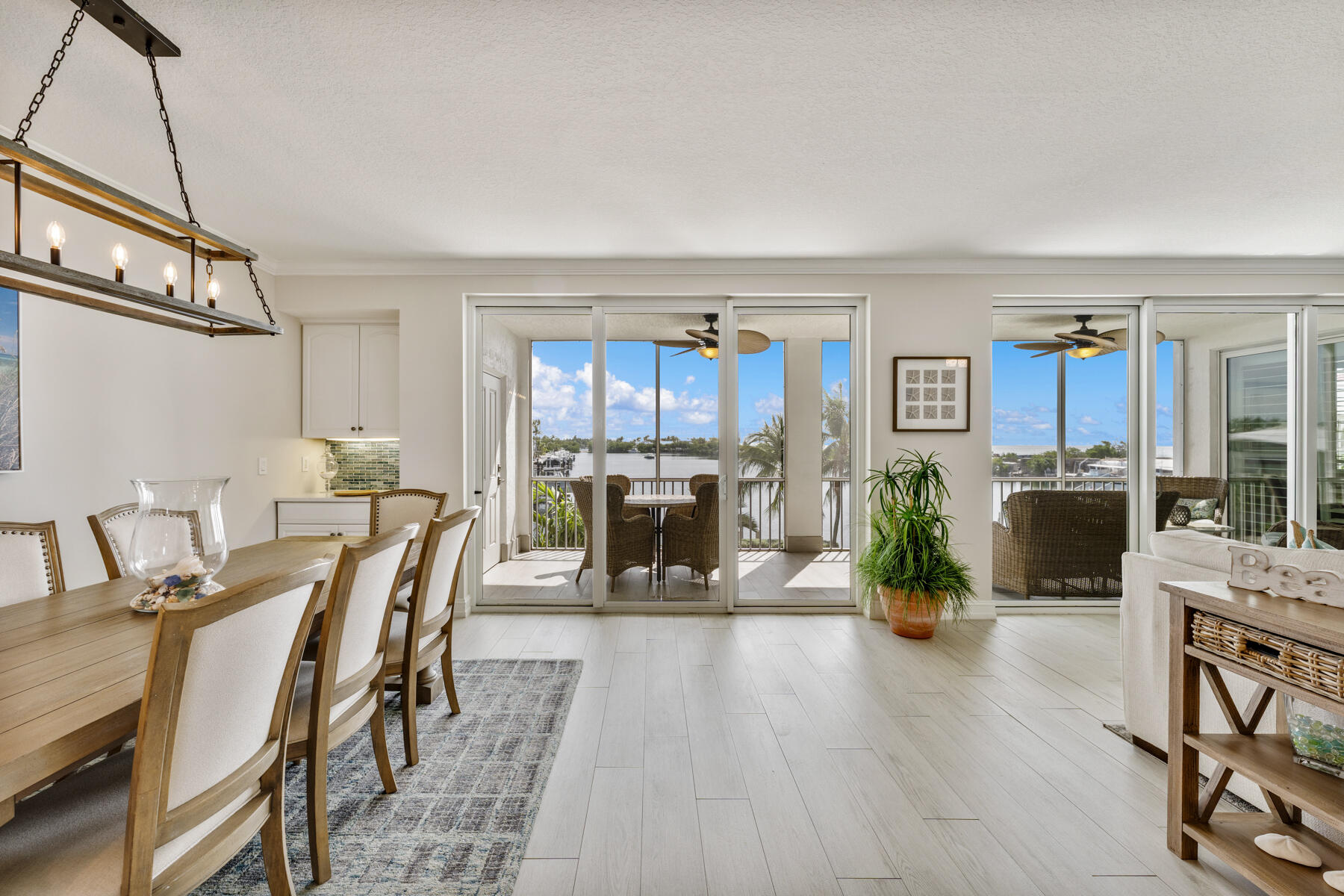101 Gulfview Drive 204 & 30' boat slip with lift