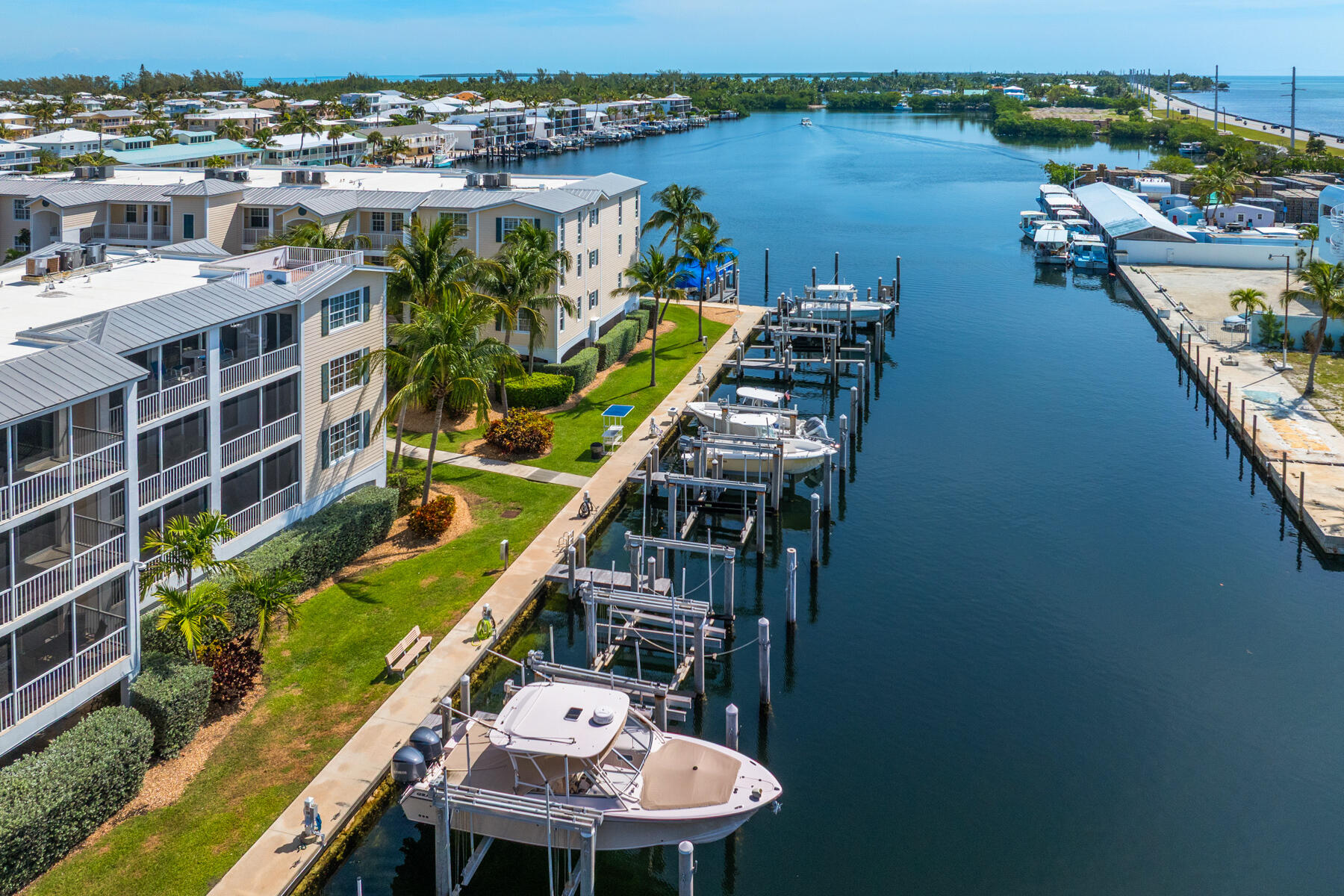 101 Gulfview Drive 204 & 30' boat slip with lift