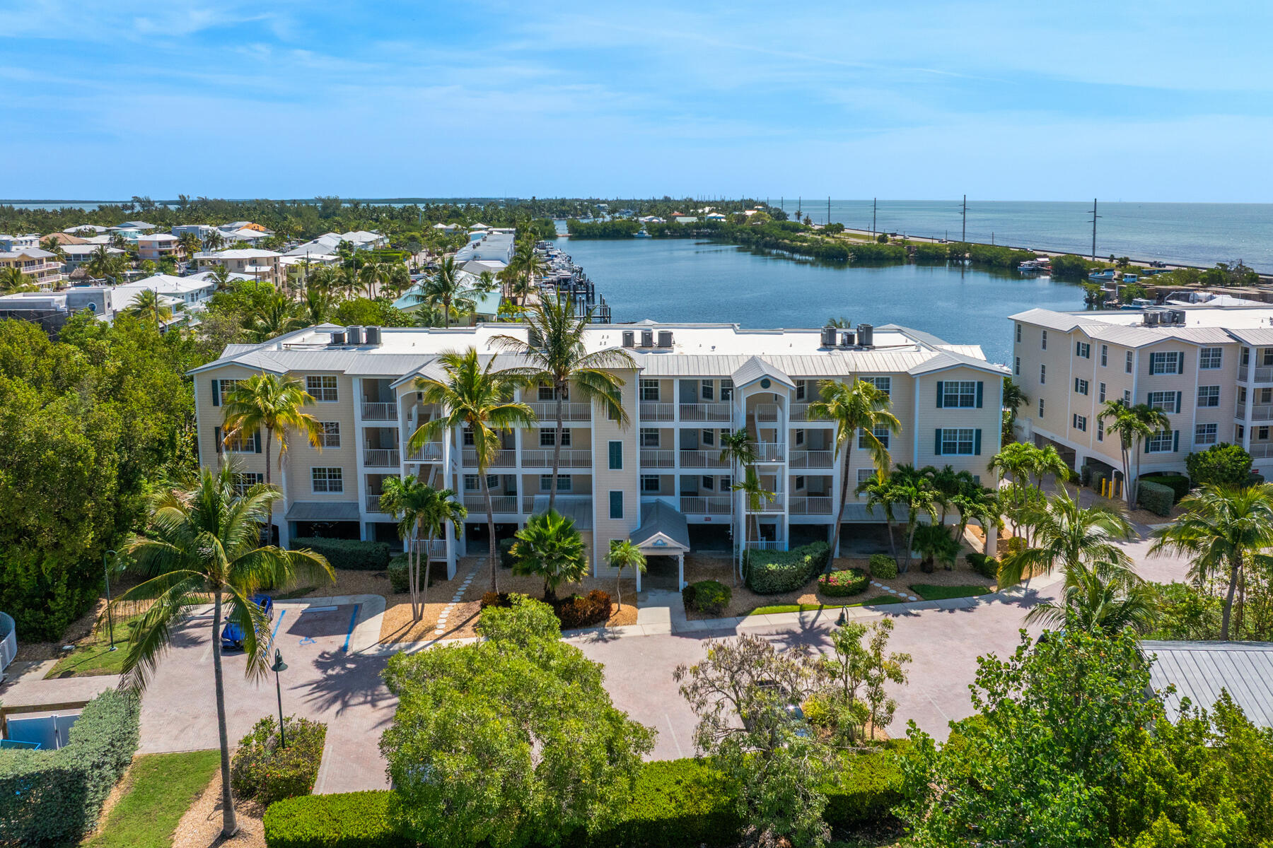 101 Gulfview Drive 204 & 30' boat slip with lift