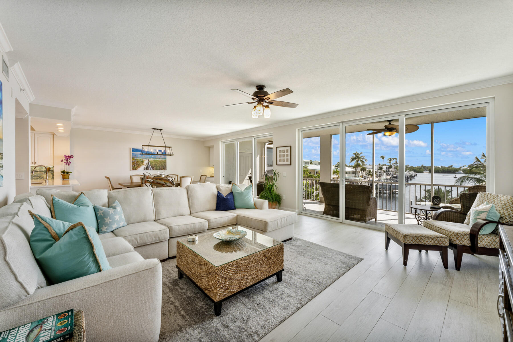 101 Gulfview Drive 204 & 30' boat slip with lift