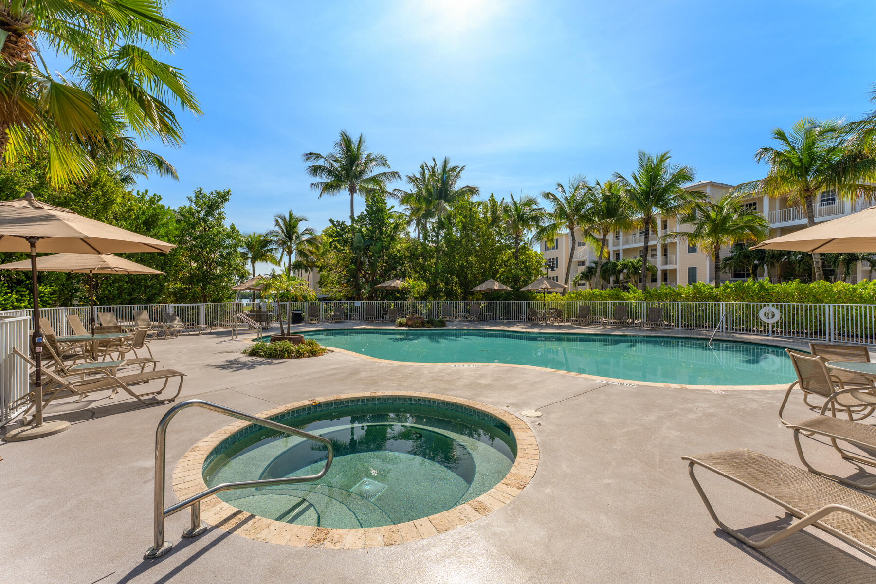 101 Gulfview Drive 204 & 30' boat slip with lift