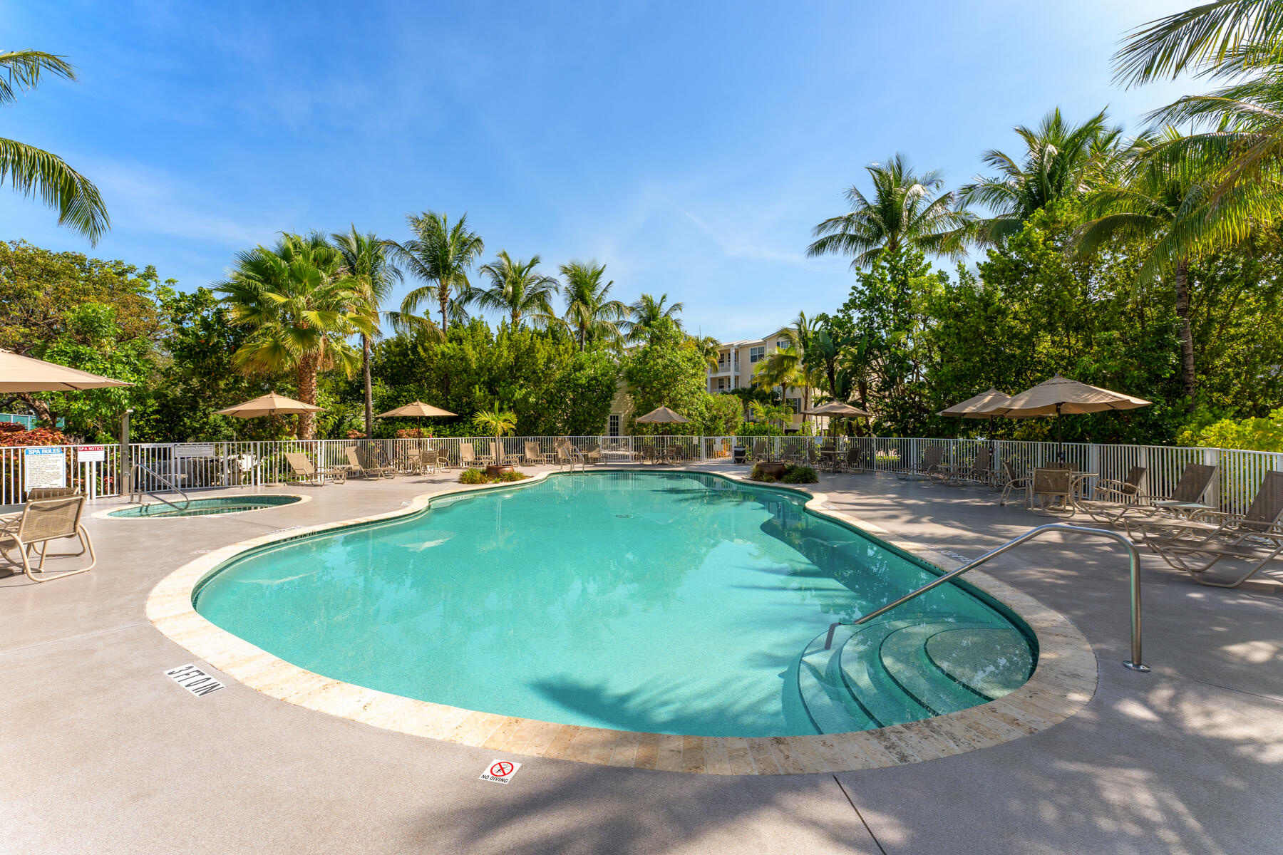 101 Gulfview Drive 204 & 30' boat slip with lift