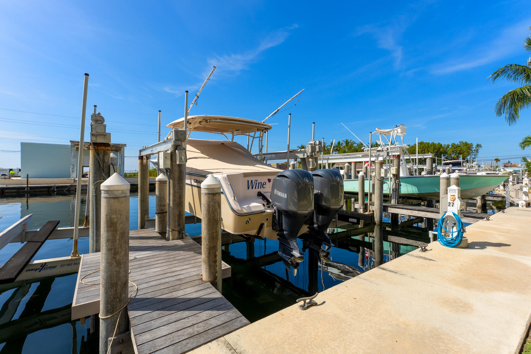 101 Gulfview Drive 204 & 30' boat slip with lift