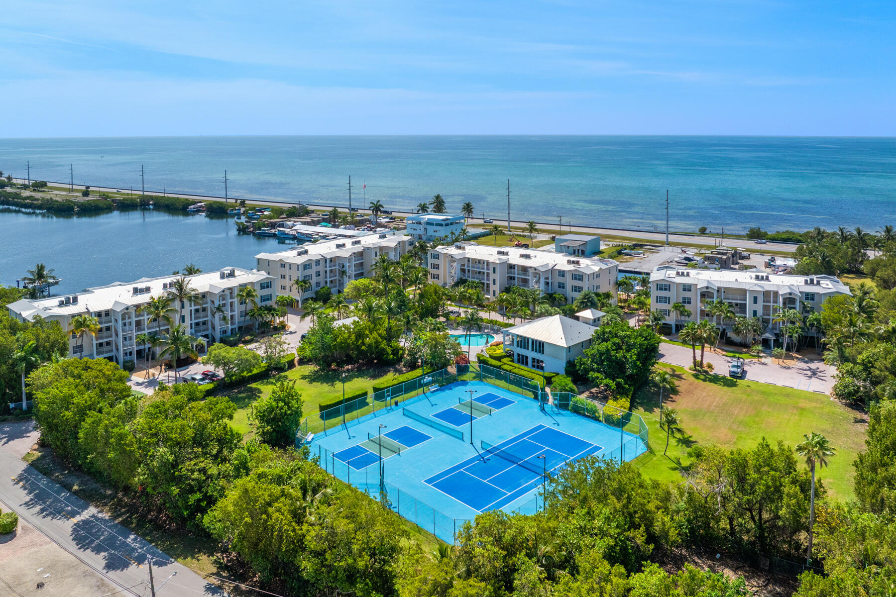 101 Gulfview Drive 204 & 30' boat slip with lift