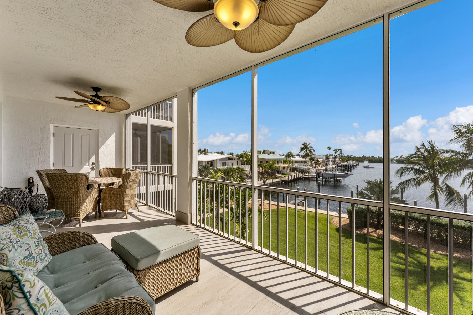 101 Gulfview Drive 204 & 30' boat slip with lift