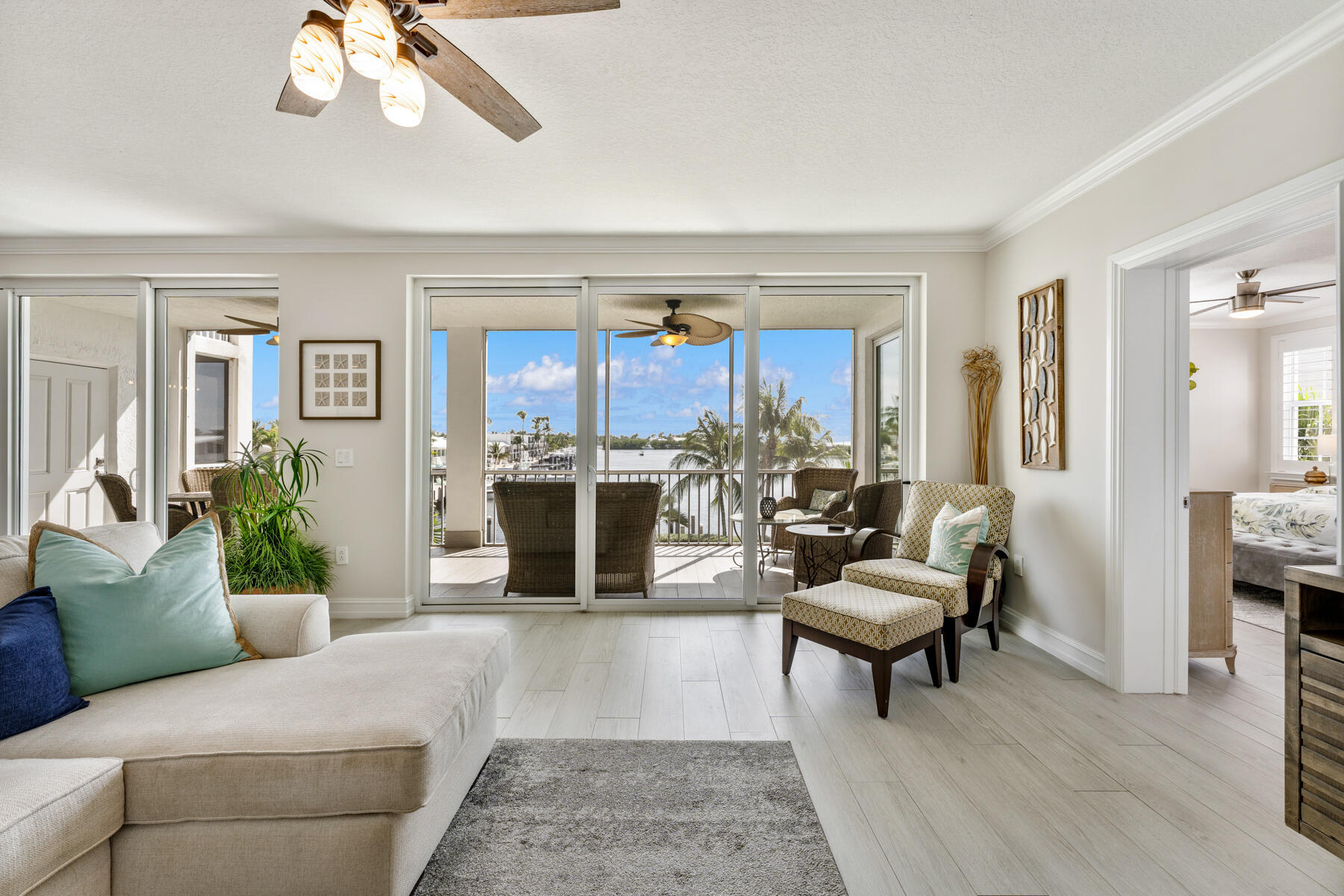 101 Gulfview Drive 204 & 30' boat slip with lift