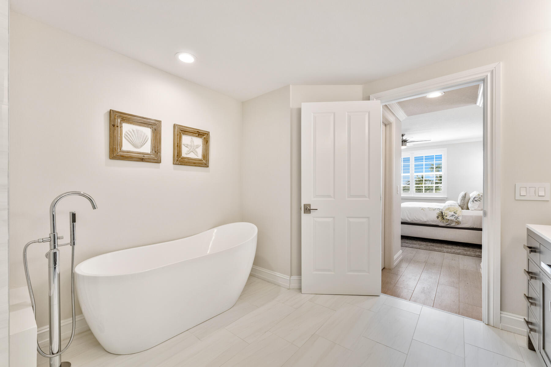 101 Gulfview Drive 204 & 30' boat slip with lift