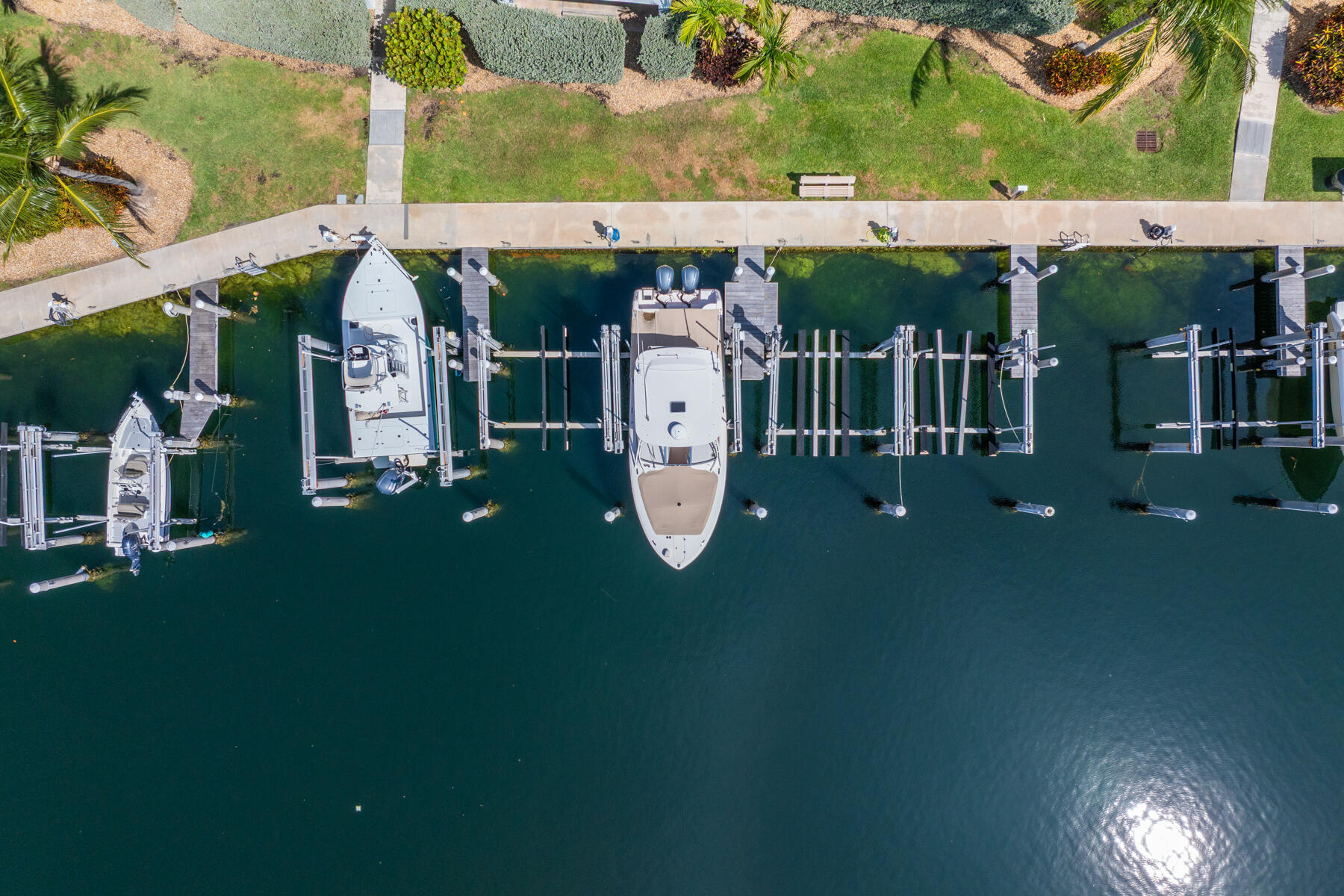 101 Gulfview Drive 204 & 30' boat slip with lift