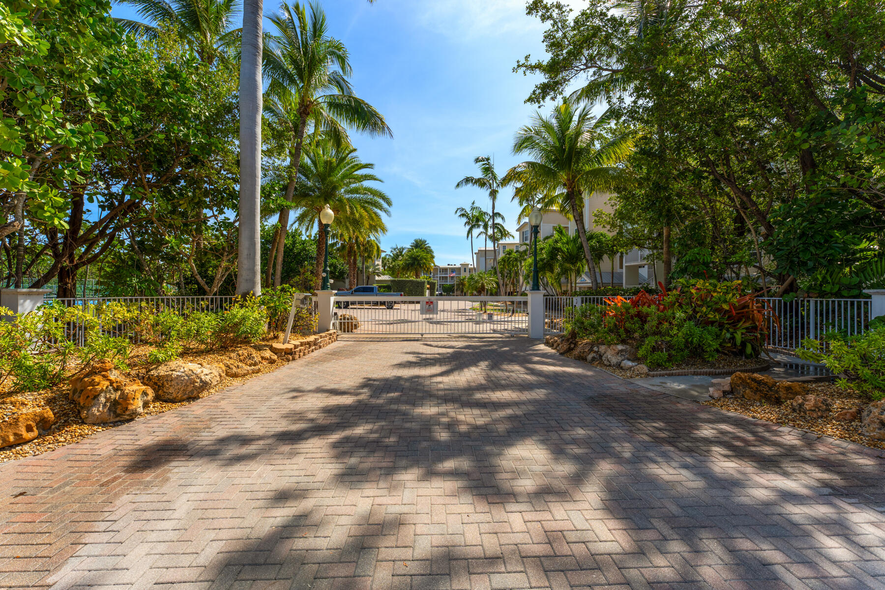 101 Gulfview Drive 204 & 30' boat slip with lift