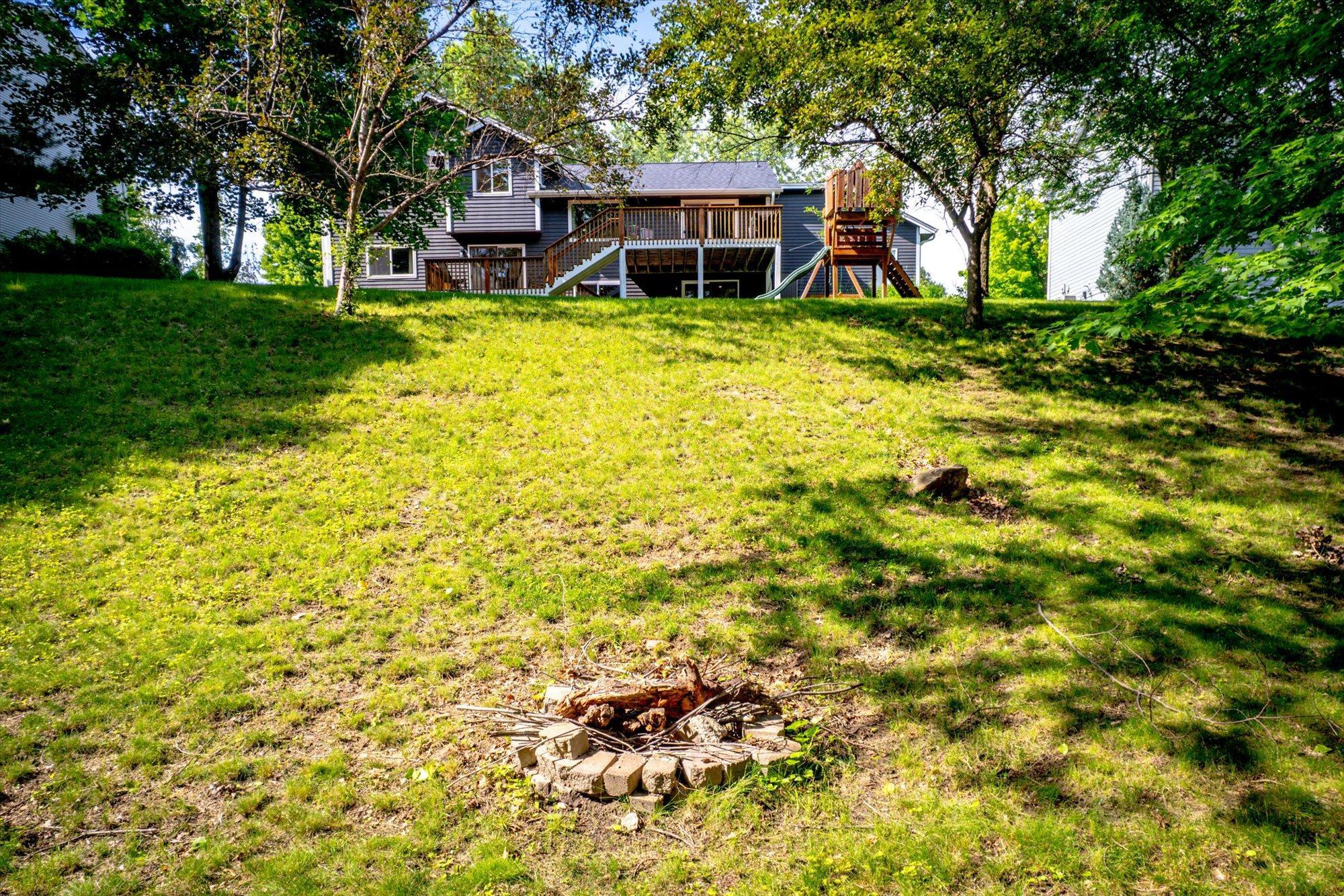 993 Bluff Pass S
