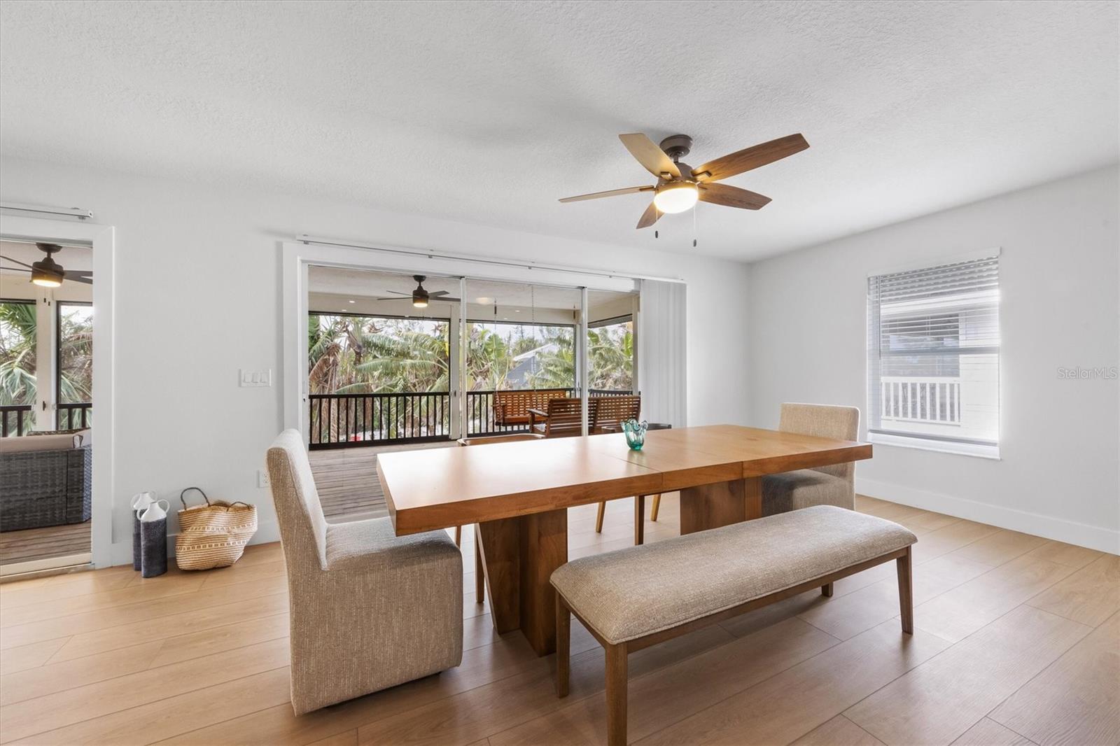 127 CRESCENT DR