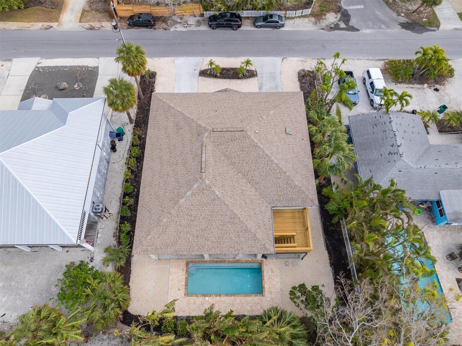 127 CRESCENT DR