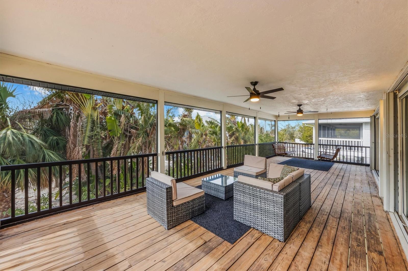 127 CRESCENT DR