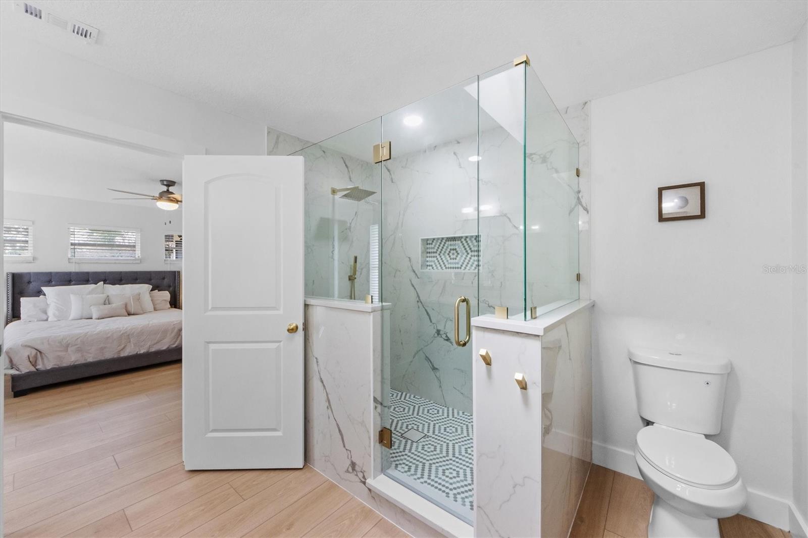 127 CRESCENT DR