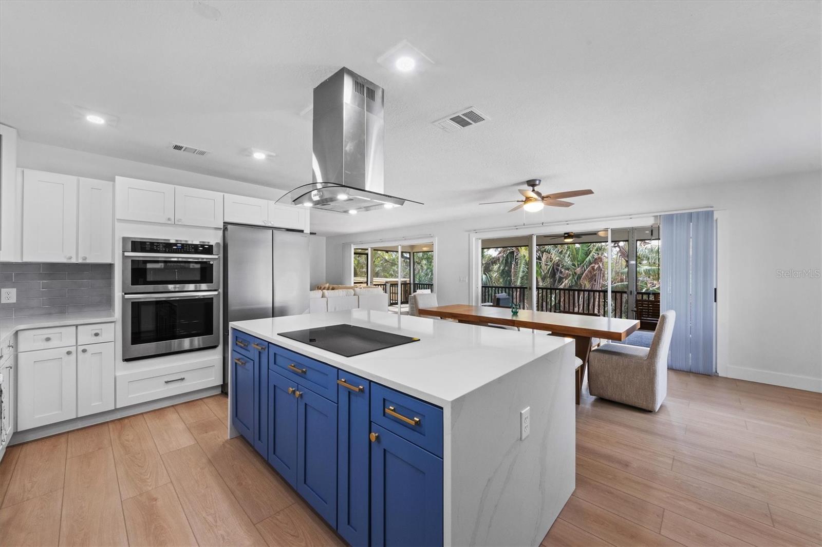 127 CRESCENT DR