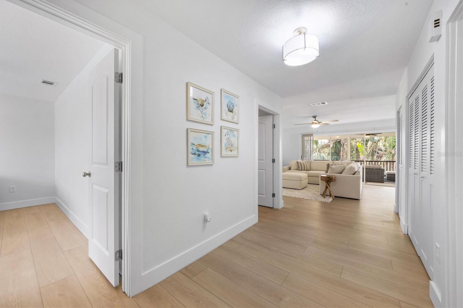 127 CRESCENT DR
