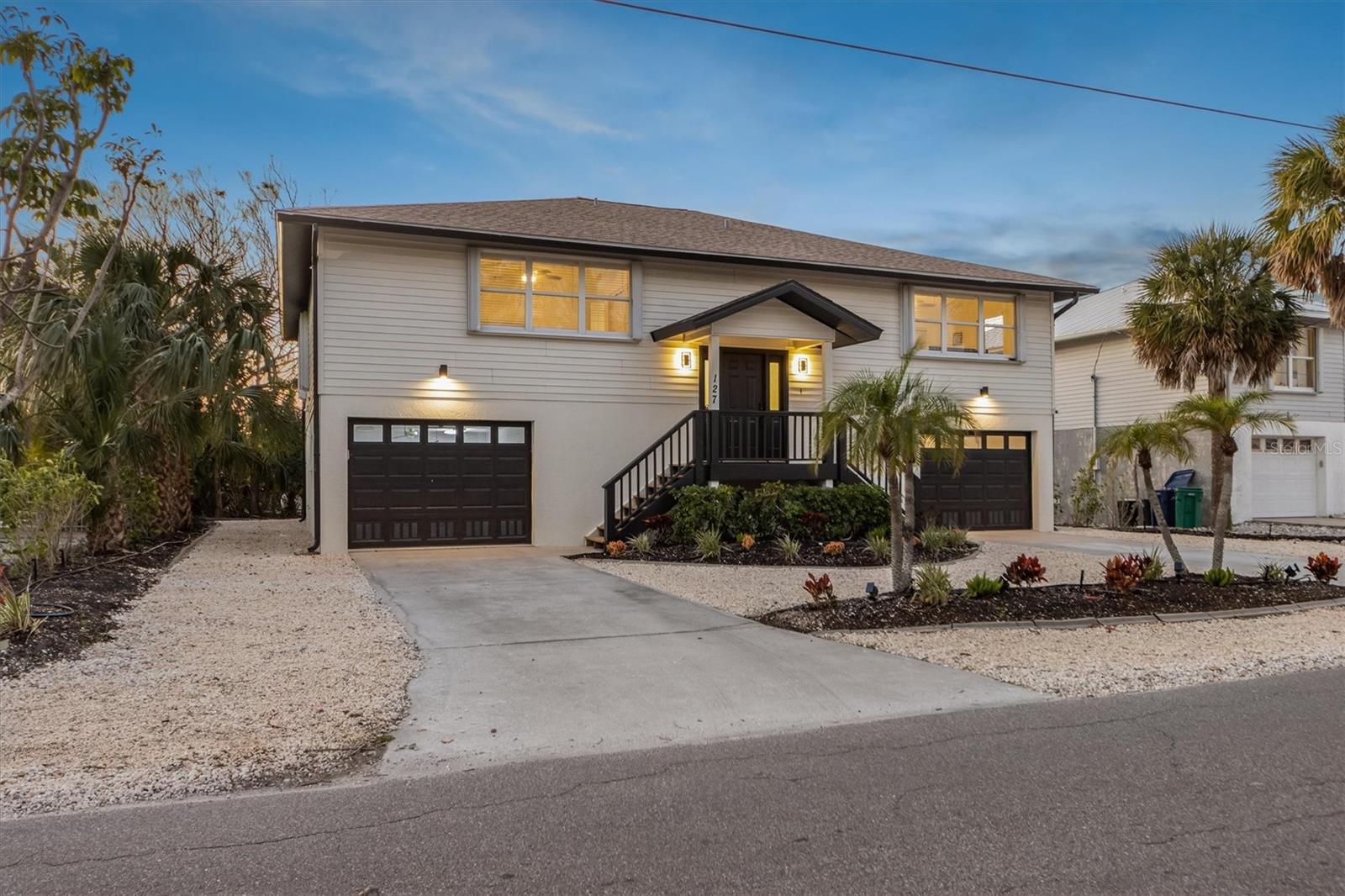 127 CRESCENT DR