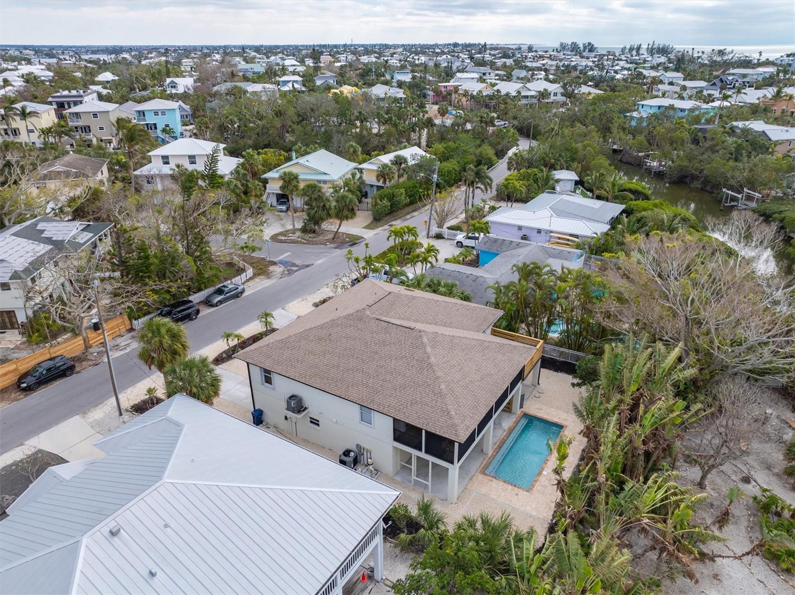 127 CRESCENT DR