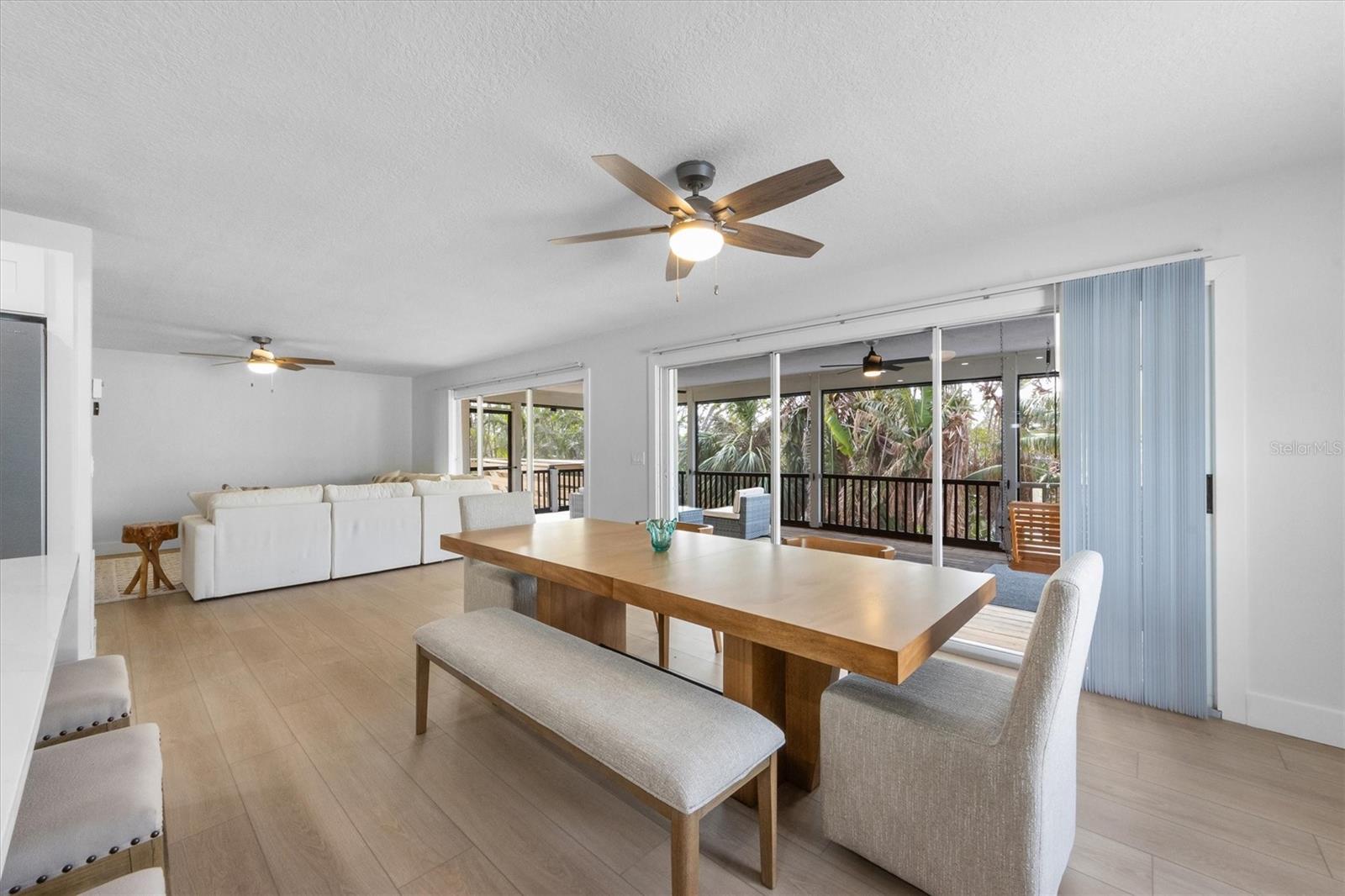 127 CRESCENT DR