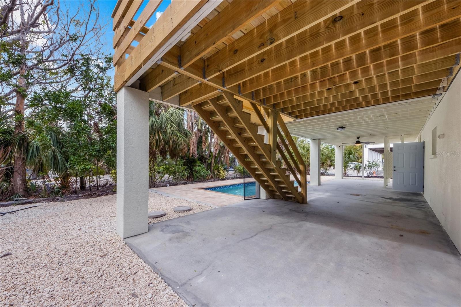 127 CRESCENT DR