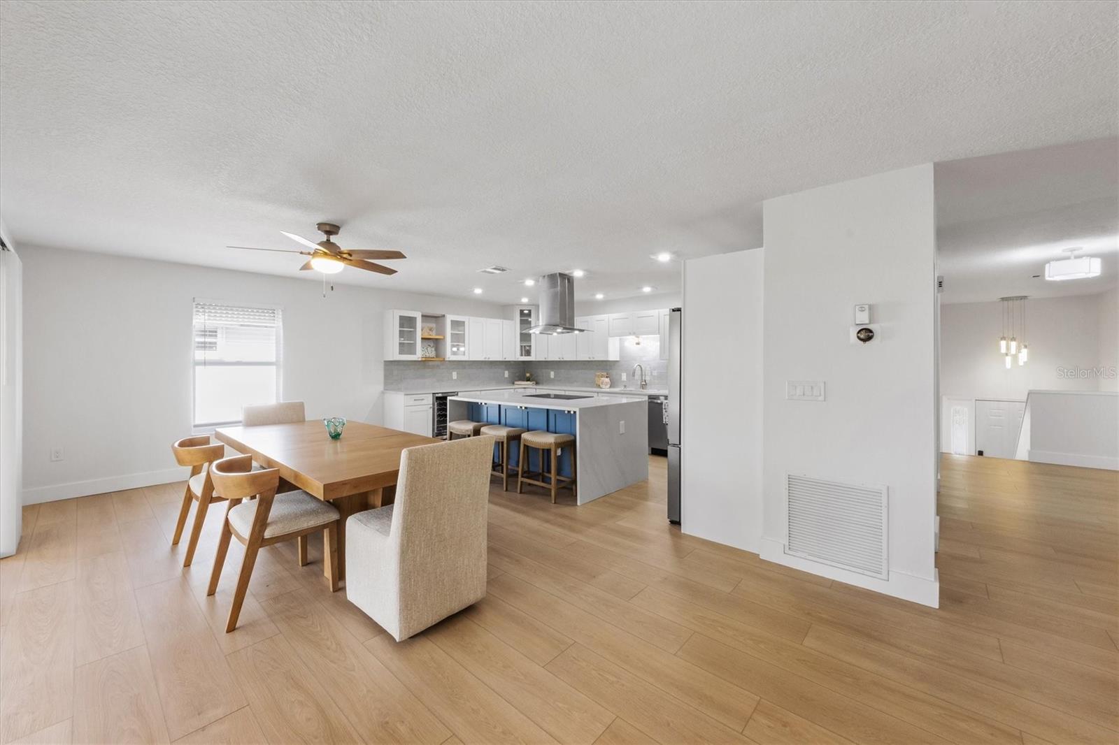 127 CRESCENT DR
