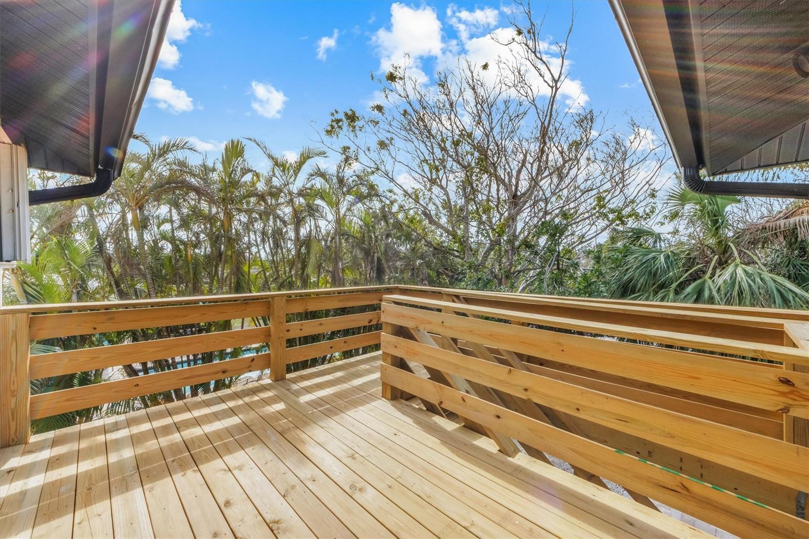 127 CRESCENT DR