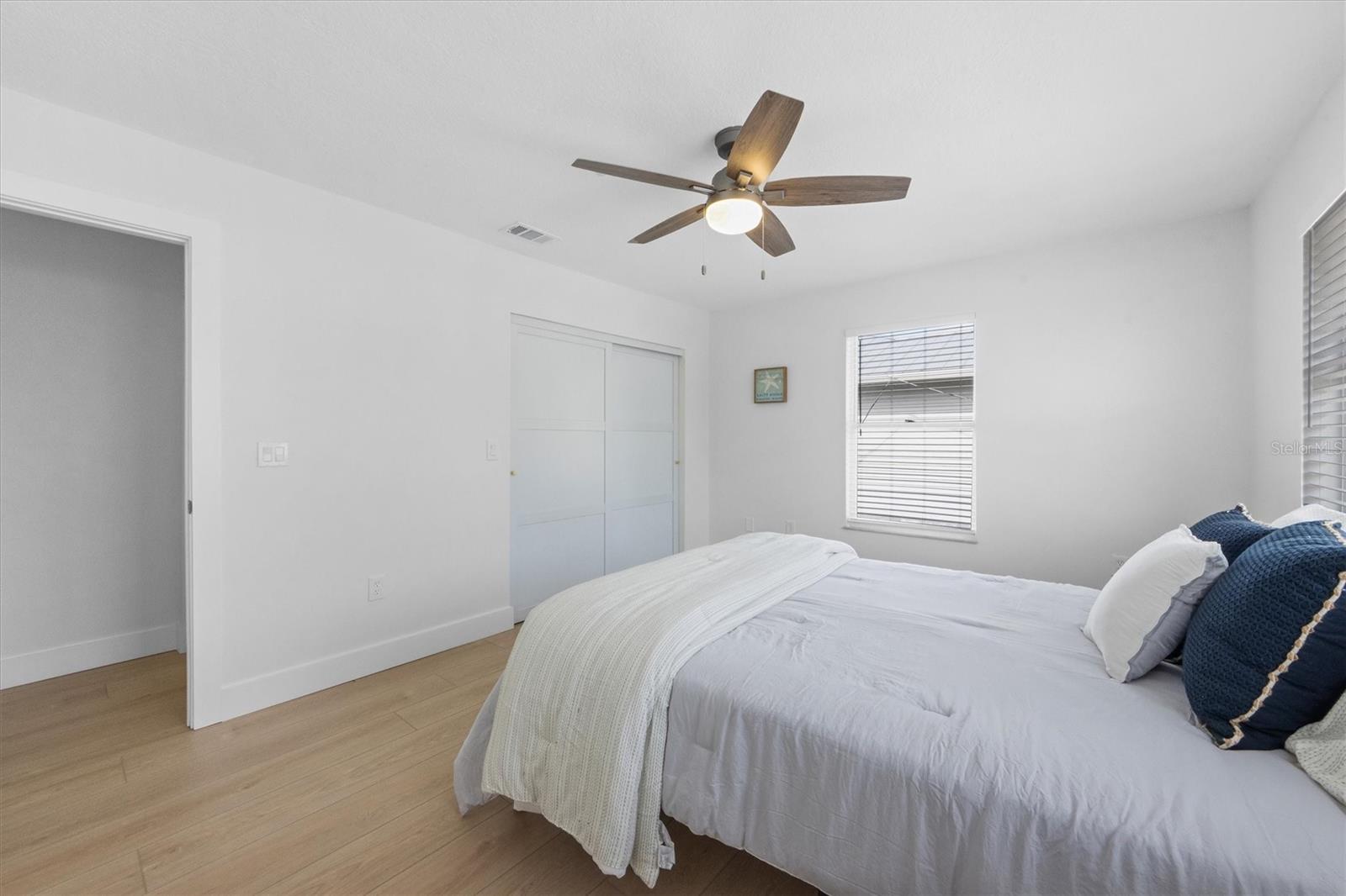 127 CRESCENT DR