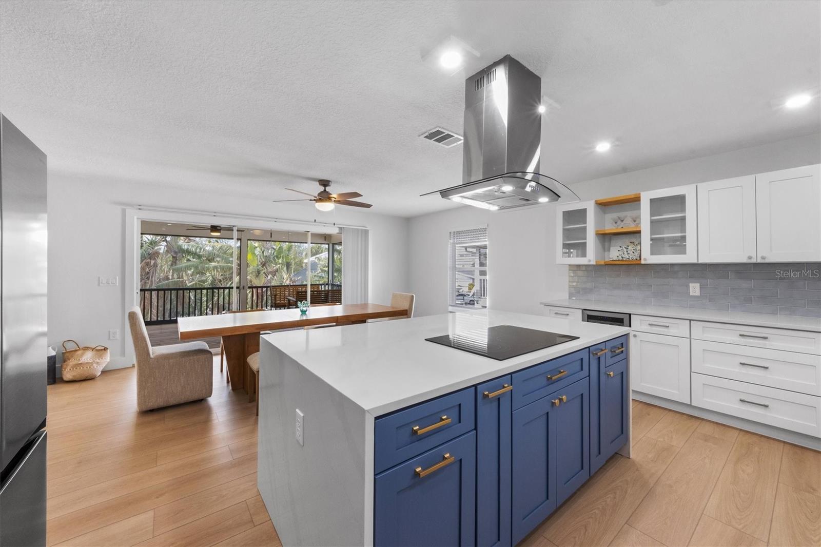 127 CRESCENT DR