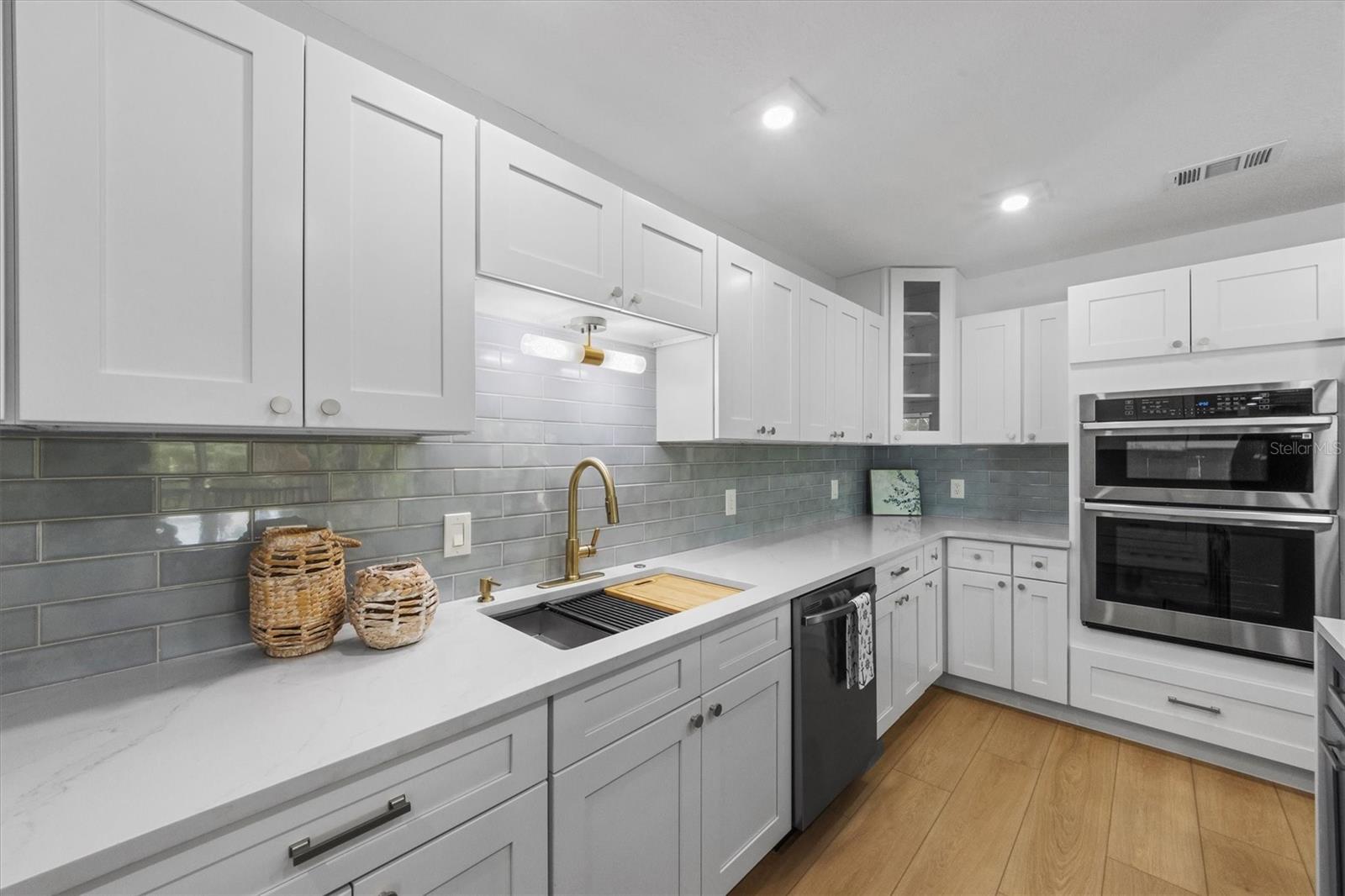 127 CRESCENT DR