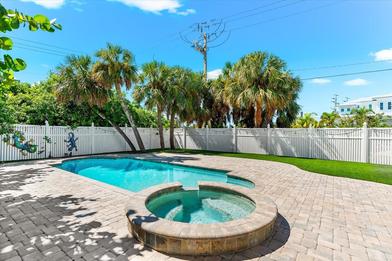 501 KEY ROYALE DR