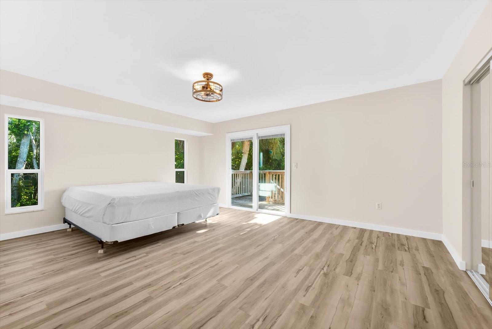 501 KEY ROYALE DR