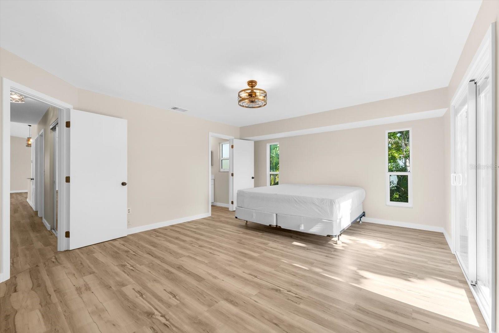501 KEY ROYALE DR