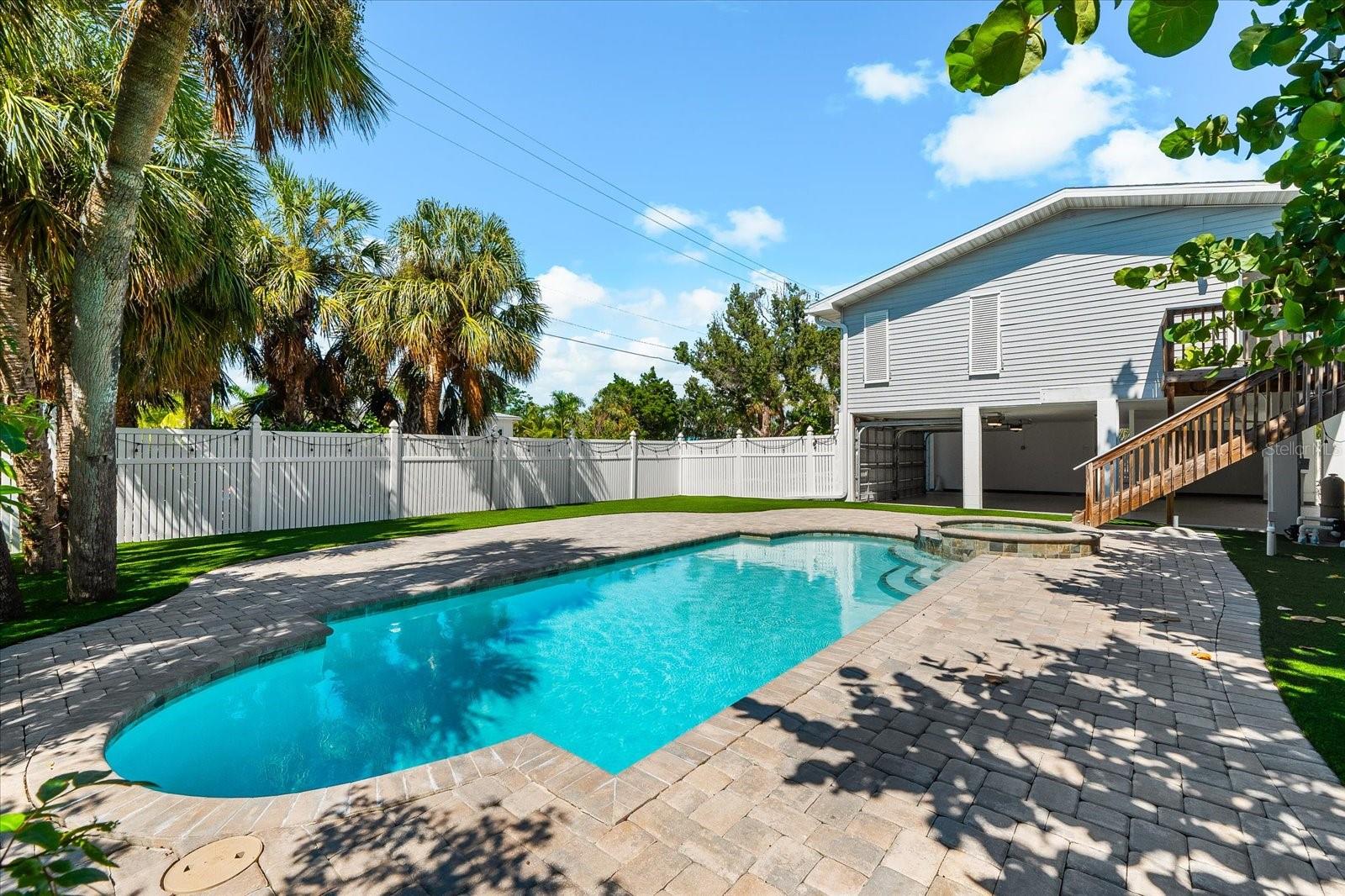 501 KEY ROYALE DR