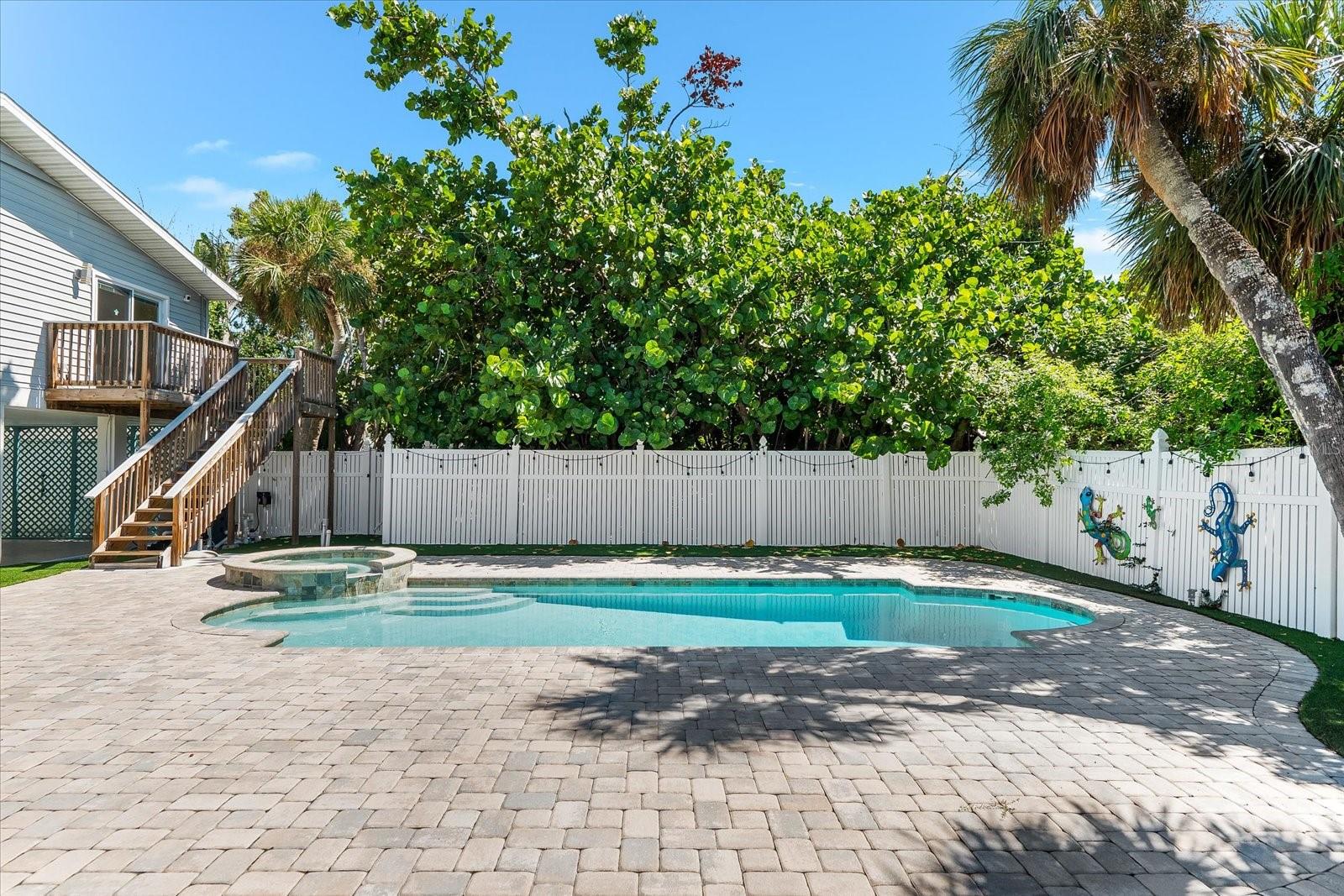 501 KEY ROYALE DR