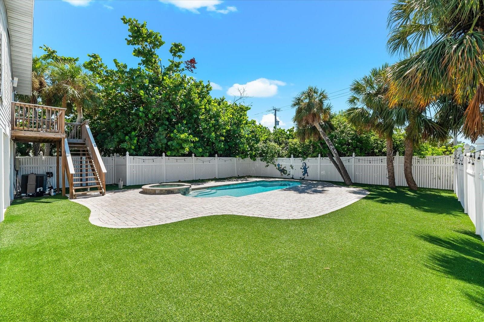501 KEY ROYALE DR