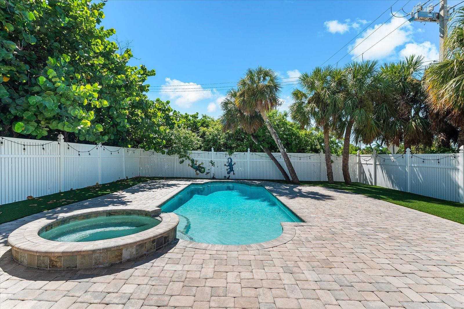 501 KEY ROYALE DR