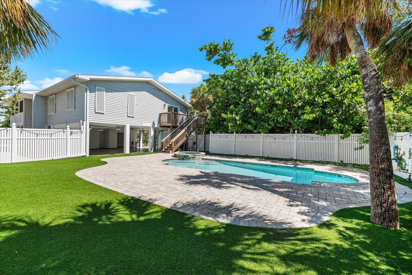 501 KEY ROYALE DR