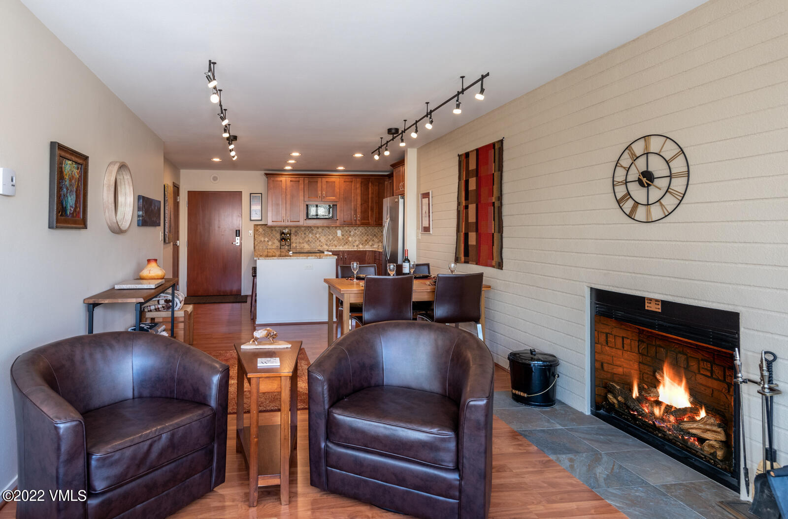 1100 N Frontage Road W 1410