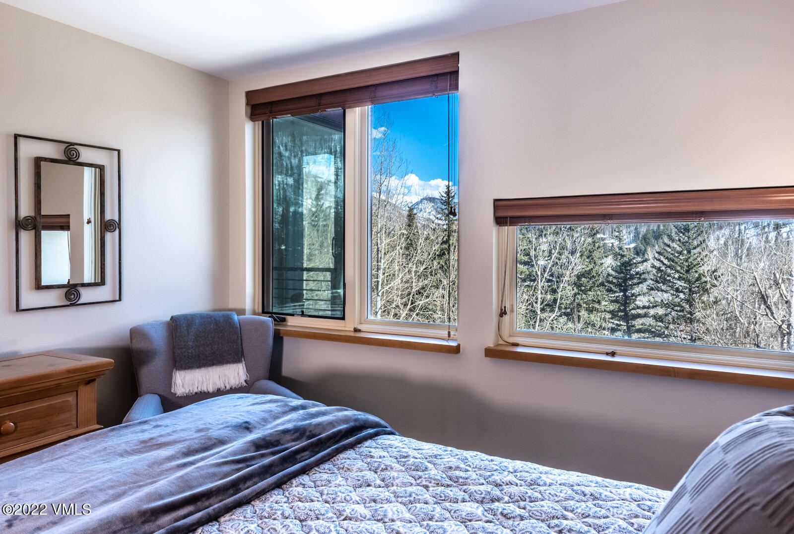 1100 N Frontage Road W 1410