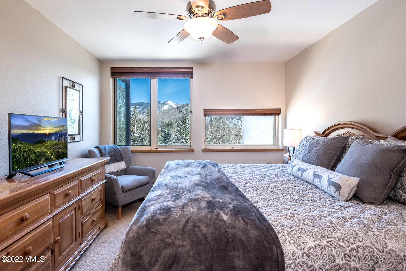 1100 N Frontage Road W 1410