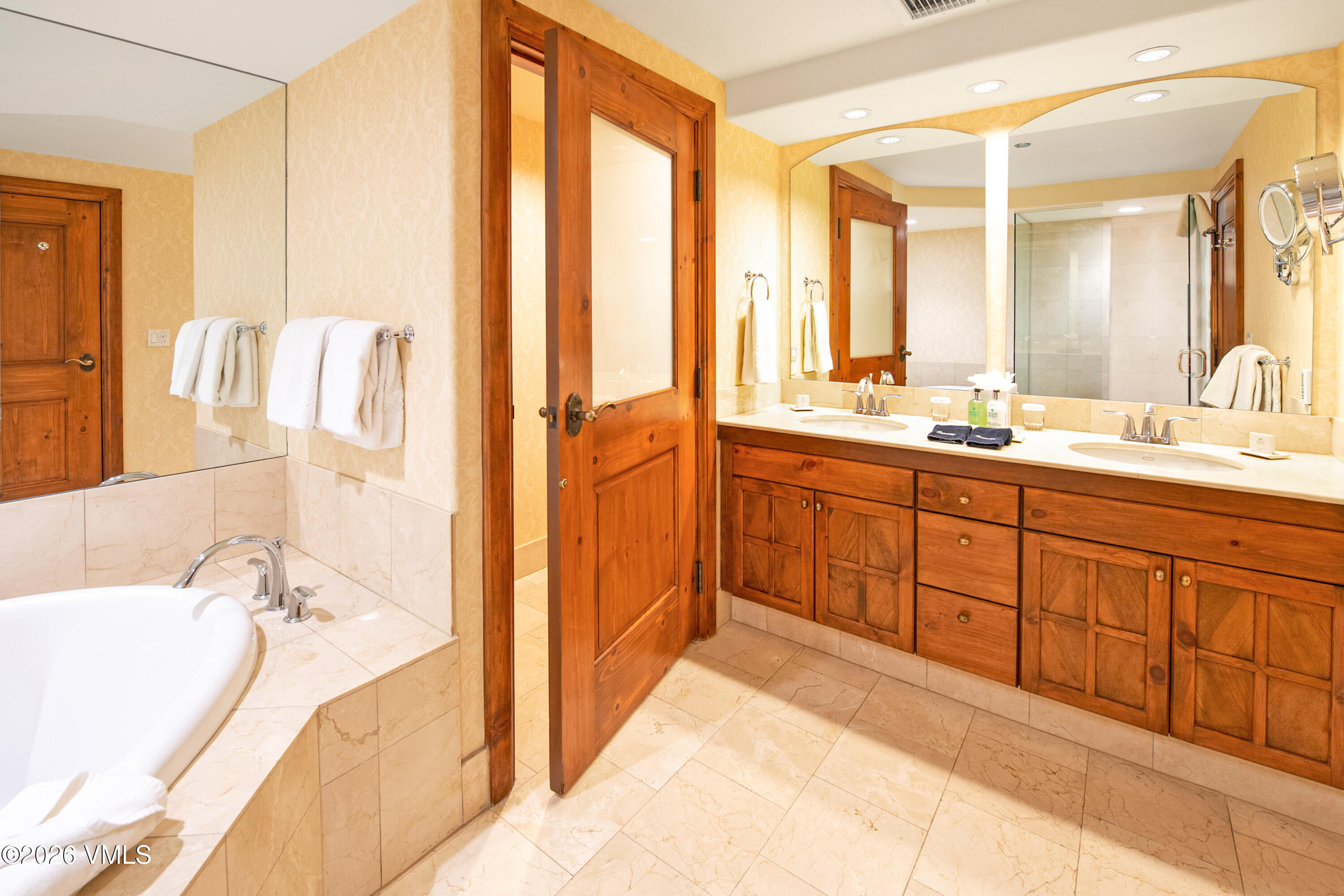242 E Meadow Drive # 304
