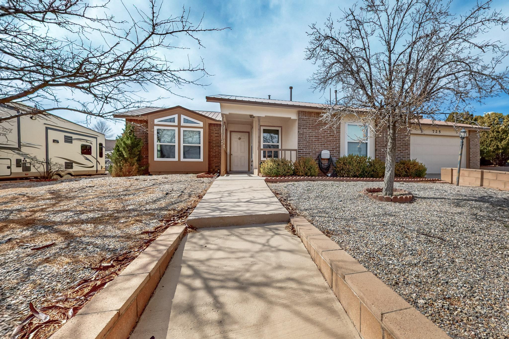 725 EMERALD Drive NE