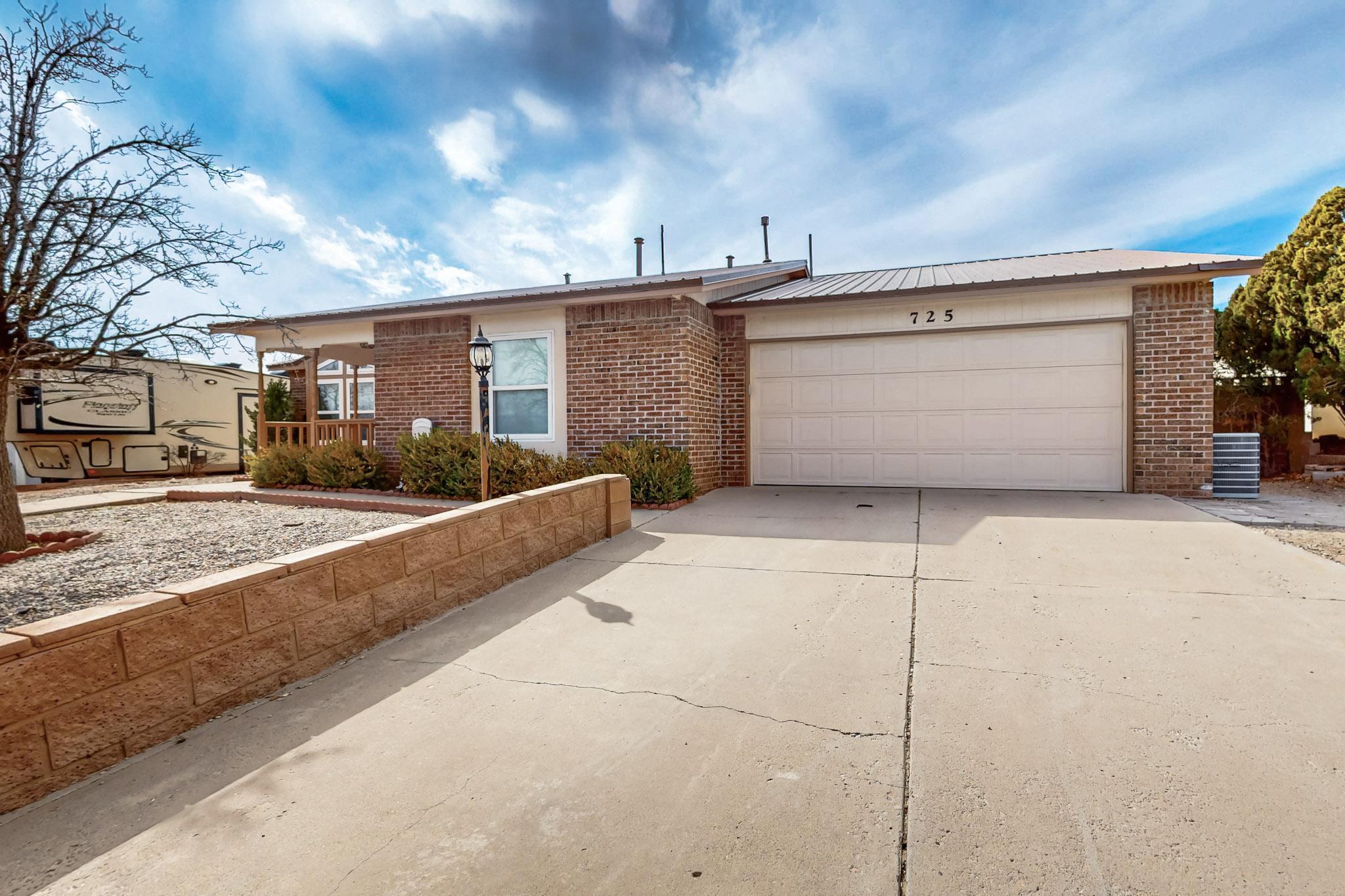 725 EMERALD Drive NE