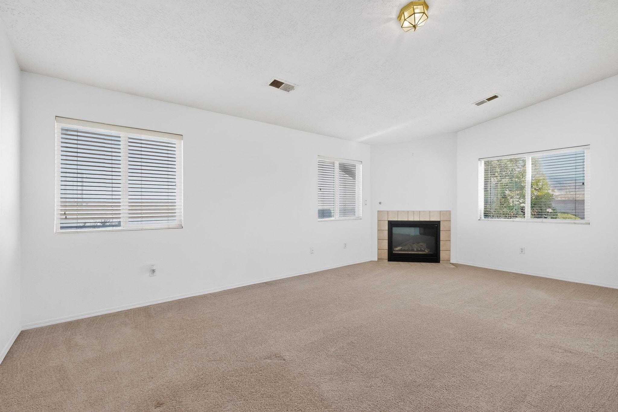 612 Glacier Bay Place SE