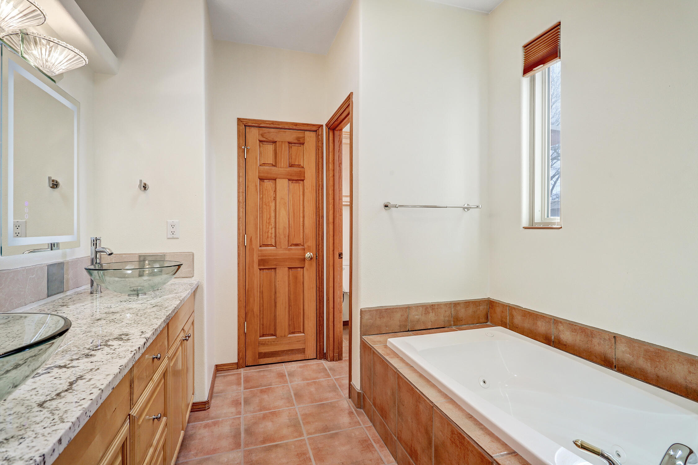 209 Manhattan Place NW