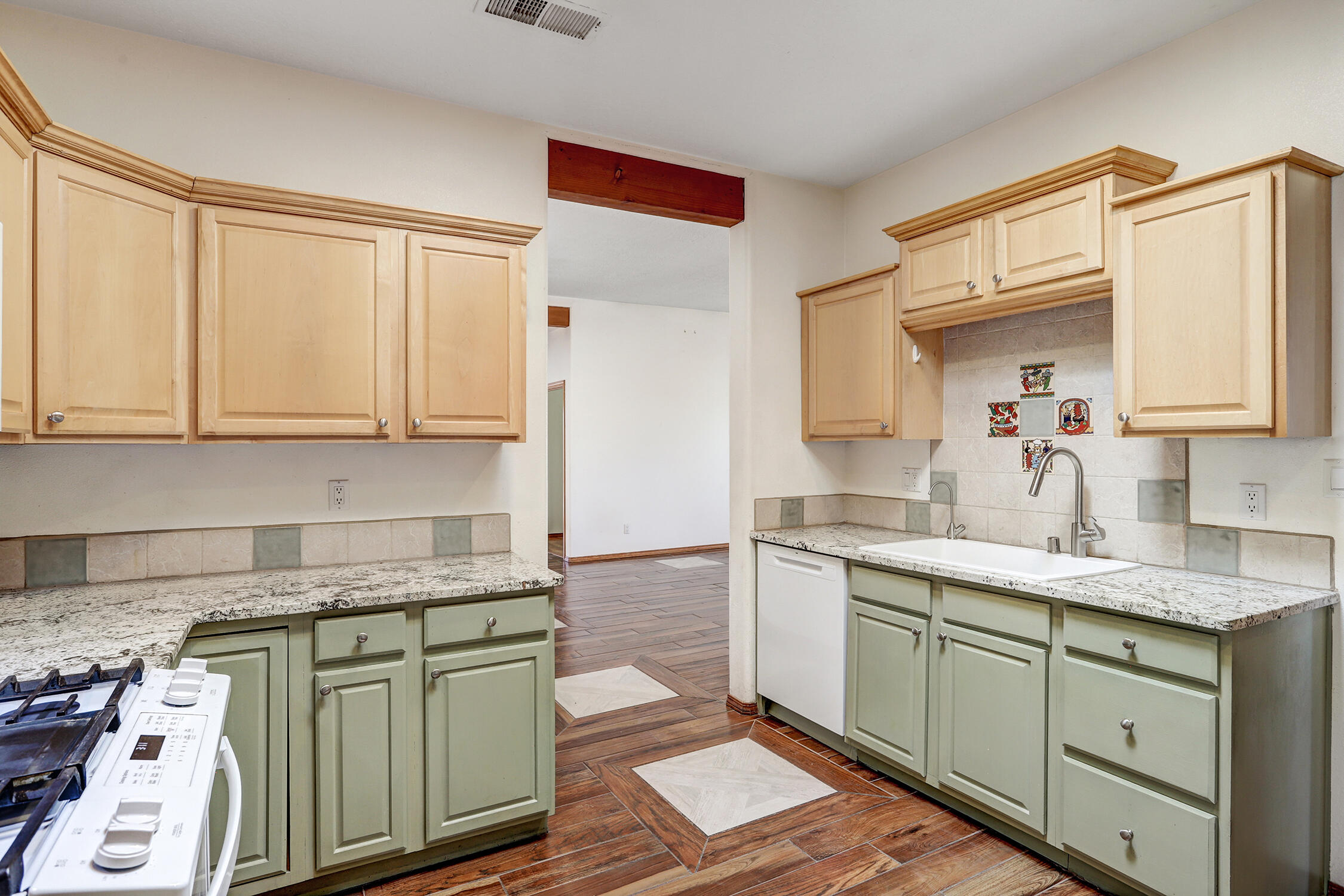 209 Manhattan Place NW