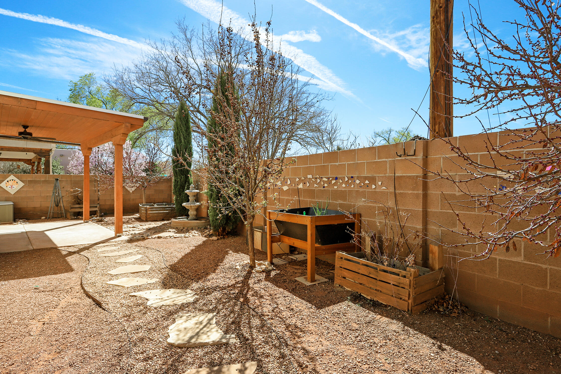 209 Manhattan Place NW