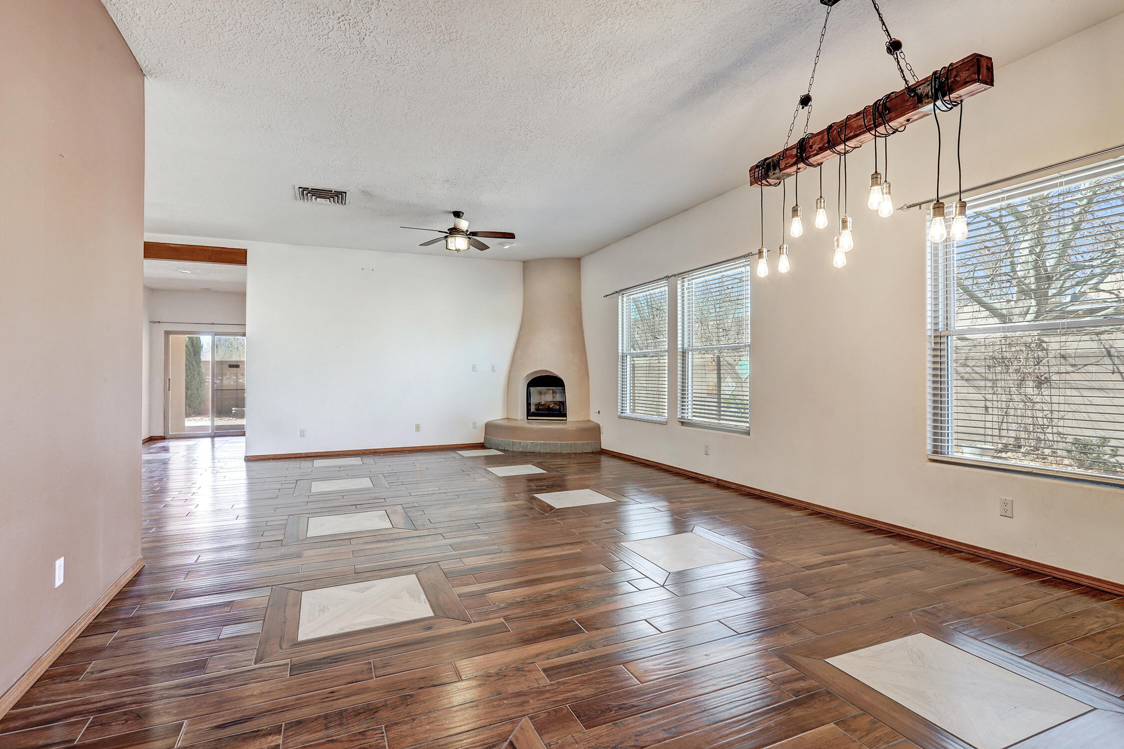 209 Manhattan Place NW