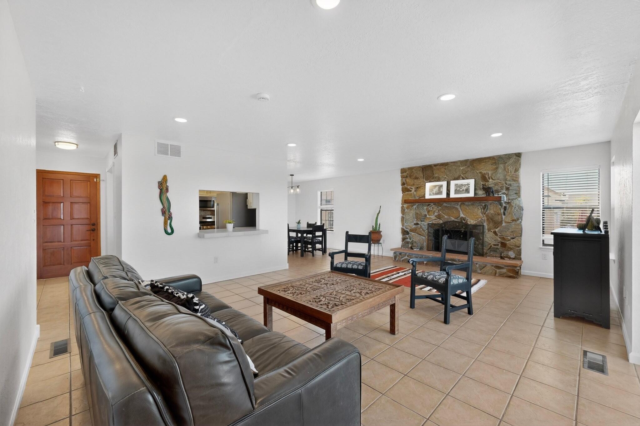 2705 Eastridge Drive NE