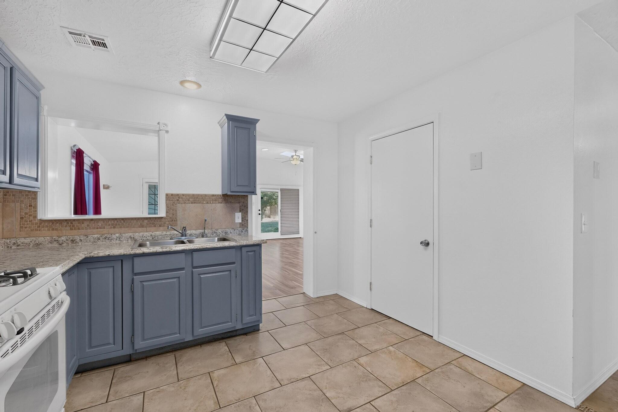 1401 Vista Del Rio Road SW